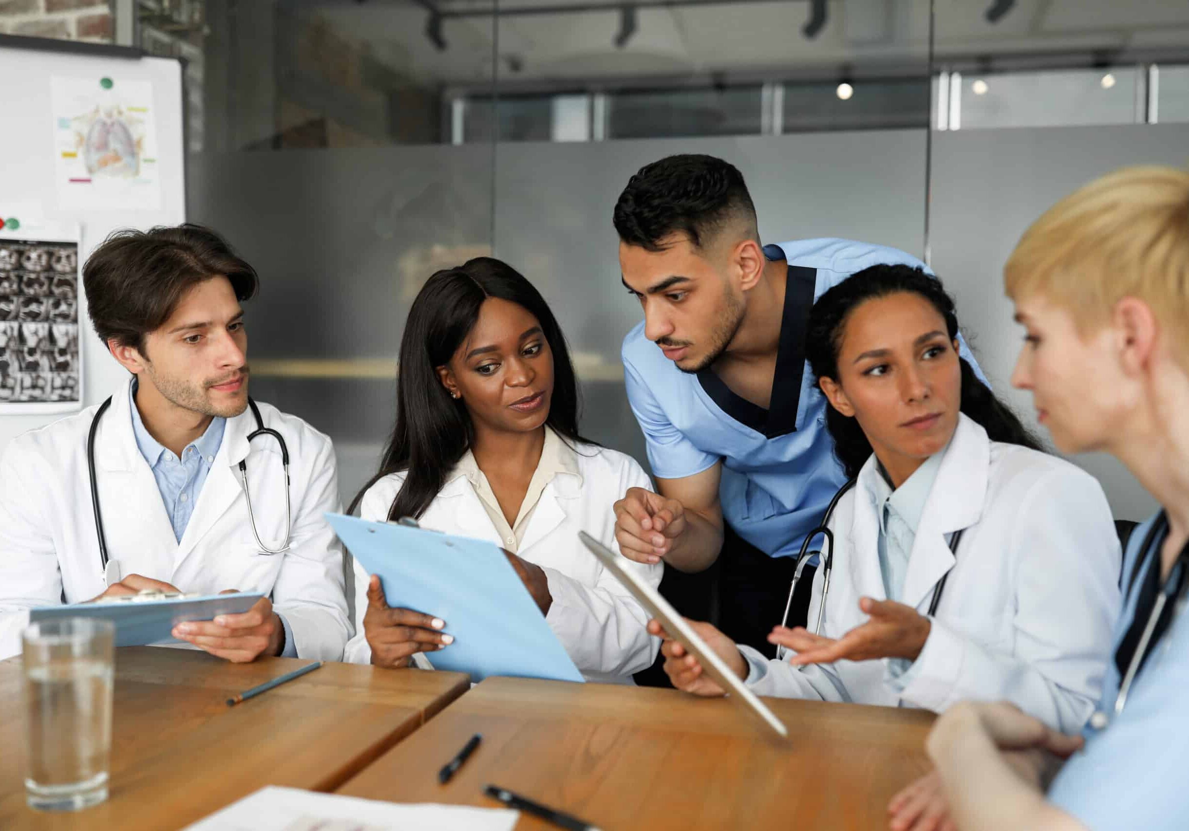 Team of doctors and nurses having a discussion